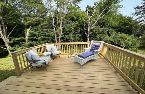 Old Mystic House | Remodeled Charming Cape. 5 mins from Olde Mistick Village, Seaport, and downtown