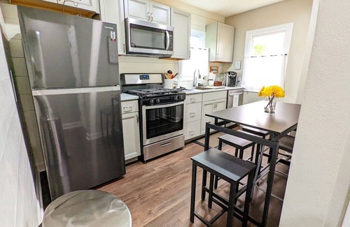 Bettendorf House | Remodeled Comfort Home Bettendorf + Fenced yard