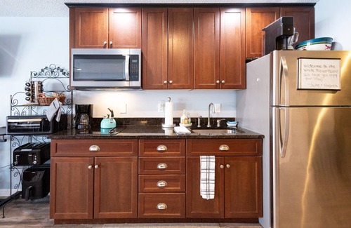 Bartlett Condo | Remodeled Condo| Mins to attractions| Nordic Village Amenities