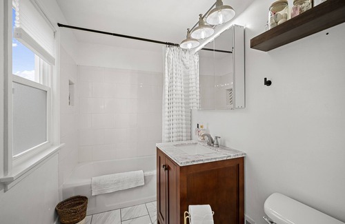 Milwaukee House | Remodeled Cottage Charmer - 10 min. to DownTown!