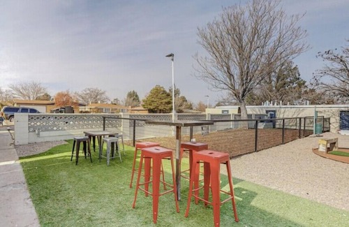 Albuquerque Apartment | Remodeled Courtyard Apt w/King Bed, In-Unit W&Dnn