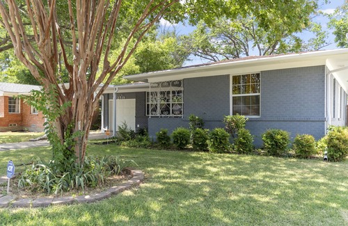 Dallas House | Remodeled COZY 3-Bedroom Home with SPACIOUS Outdoor Patio