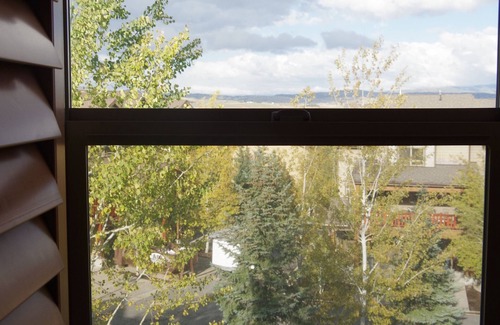 Bear Hollow Village House | Remodeled Cozy 4 BR, 3.5 BA + Den