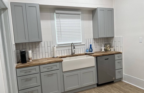 Batesville House | Remodeled cozy cottage in historic Batesvillennsleeps 4 - 2 bedrooms 2 bathrooms