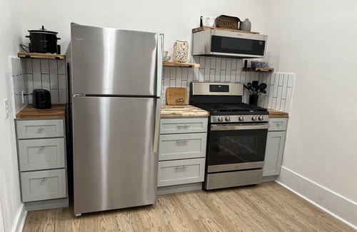 Batesville House | Remodeled cozy cottage in historic Batesvillennsleeps 4 - 2 bedrooms 2 bathrooms