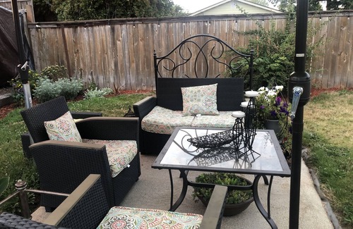 South End House | Remodeled cozy craftsman style home with top of the line jacuzzi tub,