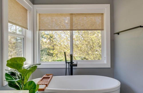 Saint Paul Other | Remodeled cozy farmhouse on a 100 acre hazelnut orchard!