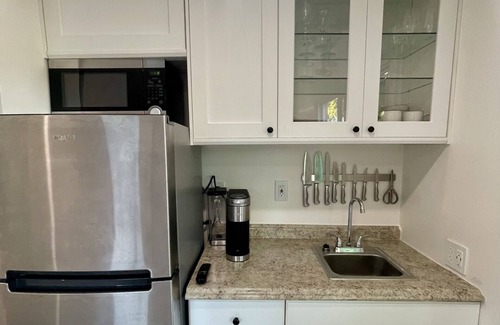 New Town Cottage | Remodeled cozy retreat - Key West