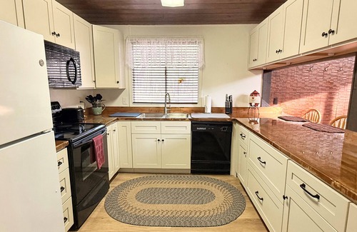 Pinetop House | Remodeled - Cute Family Cabin in Pinetop Country Club, Dog friendly