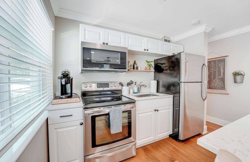 Sunshine Park Apartment | Remodeled Downtown Apartment #1