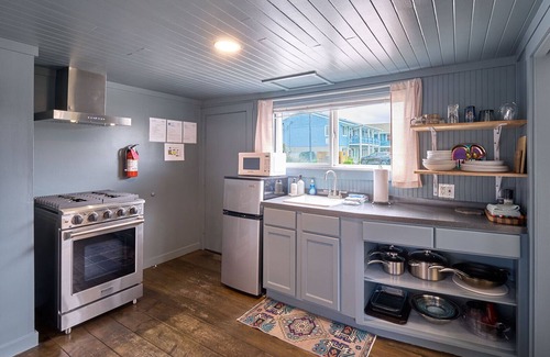 Long Beach House | Remodeled | Downtown Long Beach | Discovery Trail (The Nest)