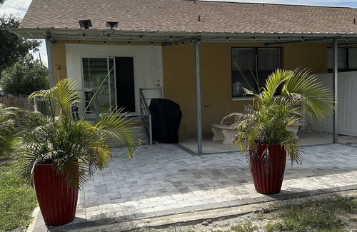 Ruskin Villa | Remodeled Duplex. Close to apollo Beach and places to eat and entertainments.