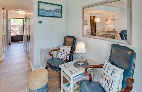 Lake Waccamaw House | Remodeled End Unit Townhome on Lake Waccamaw!