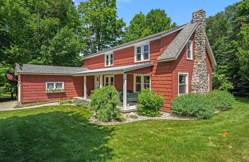 Pentwater House | Remodeled Family Getaway