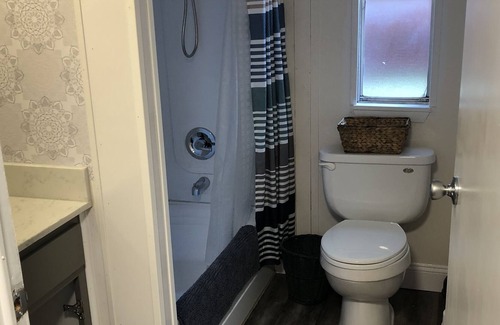 Weatherford Cottage | Remodeled family place on 5 acres, large deck w TV