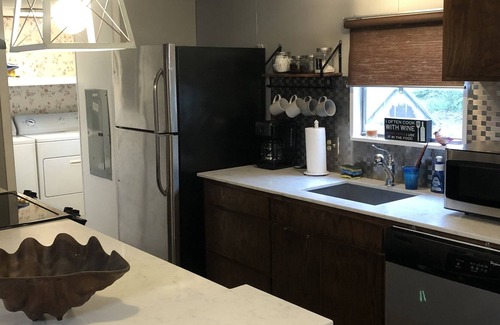 Weatherford Cottage | Remodeled family place on 5 acres, large deck w TV