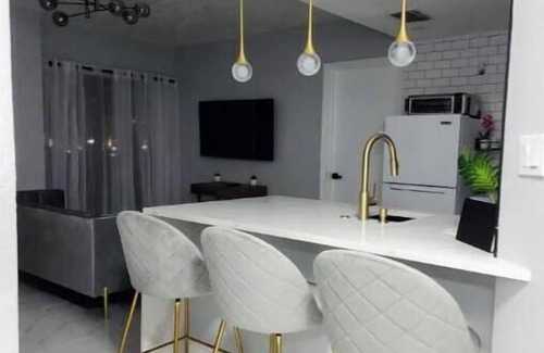 Florida Center Apartment | Remodeled family-sized apartment close to restaurants and theme parks.