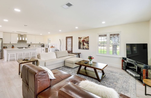 Coupland House | Remodeled Farmhouse on 18 Acres: 8 Mi to Elgin!