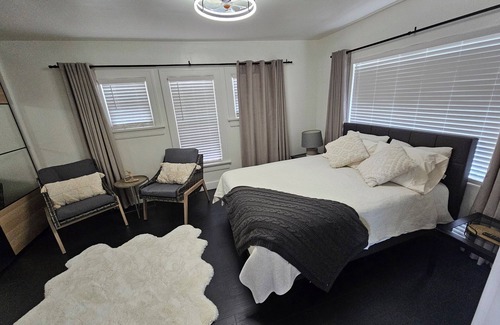 Sunland-Tujunga House | Remodeled/Furnished Duplex with mountain views
