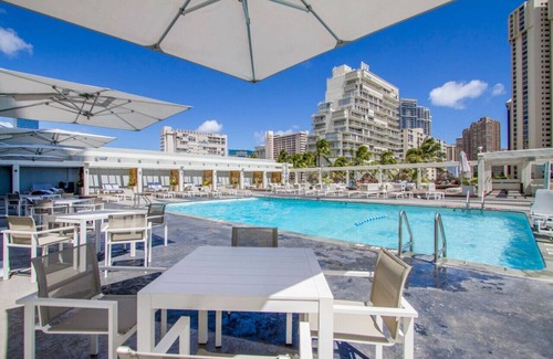 Ala Moana Apartment | Remodeled High-Rise Views In The Heart of Town