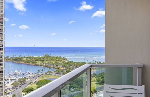 Ala Moana Apartment | Remodeled High-Rise Views In The Heart of Town