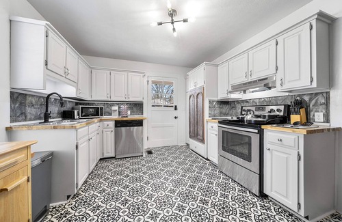 Warm Springs House | Remodeled Historical Home in Downtown Warm Springs