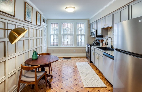 Rochester House | Remodeled Historical Unit With King Bed Walking Distance To Many Attractions!
