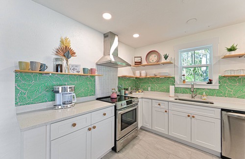 River District House | Remodeled home in Historic neighborhood. 20 min.~ AMI/5 min ~downtown Bradenton