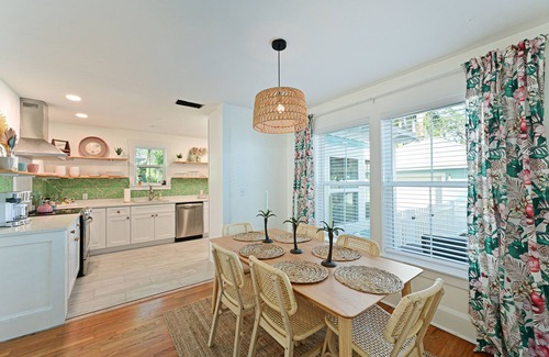 River District House | Remodeled home in Historic neighborhood. 20 min.~ AMI/5 min ~downtown Bradenton