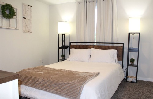 Lebanon House | Remodeled home in Lebanon, near Hwy 34, 20 & I-5