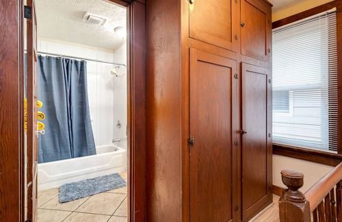 Dayton House | Remodeled home just minutes from Downtown, Oregon District & more!