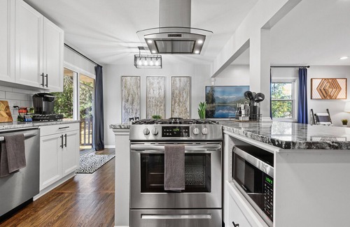 Minnetonka House | REMODELED Home, KING Beds, FAST WiFi
