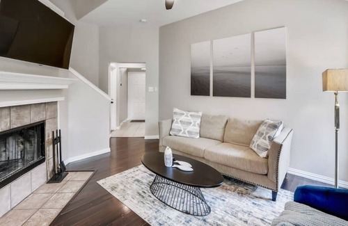 Garland House | Remodeled Home to entertain entire family with 4 Bedroom and 3 Bathroom.