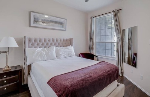 Garland House | Remodeled Home to entertain entire family with 4 Bedroom and 3 Bathroom.