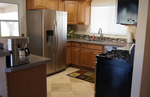 Kanab House | Remodeled in-town beauty with Mountain Views! Large, fully fenced back yard.