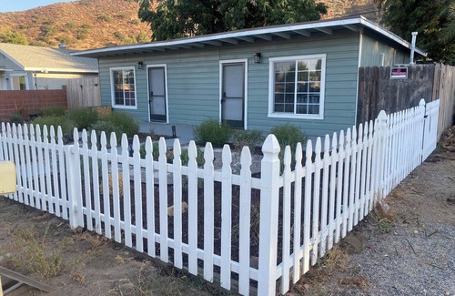 Lakeland Village Cabin | Remodeled Lake House Cabin w/National Forest Mountain Views