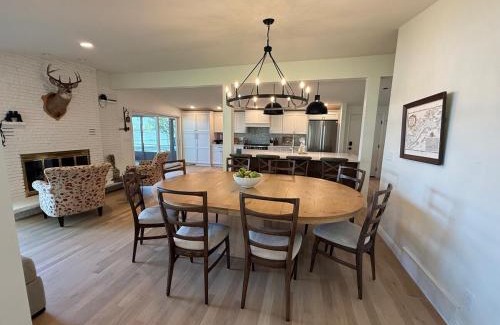 Green Lake House | Remodeled Lake Retreat Putting Green, Game RoomBar