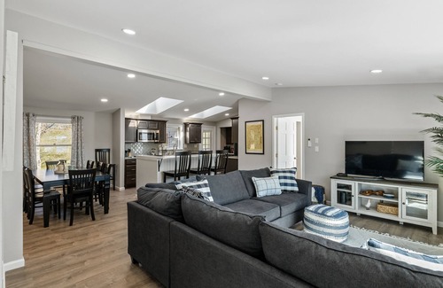 Ancram House | Remodeled Lakefront retreat! Fall is coming! Come relax by the lake!