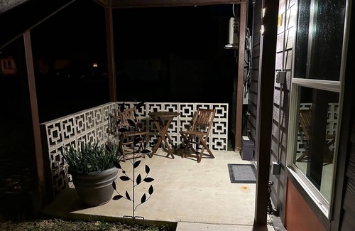 Nacogdoches Apartment | Remodeled mid-century apartment walking distance to downtown, SFA and hospital