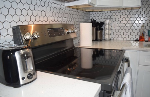 Primos Secane House | Remodeled Modern Rustic Unit with Roof Deck close to center city,