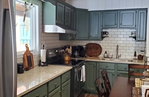 Townsend Cabin | Remodeled Northwoods Lakefront Retreat- 85' of Lake Frontage on Horn Lake
