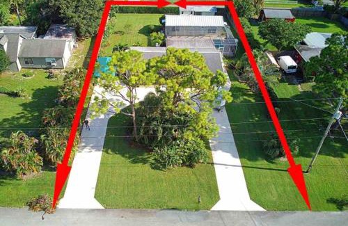 Hunt Club House | Remodeled Palm Haven Escape, Movie Room, Backyard