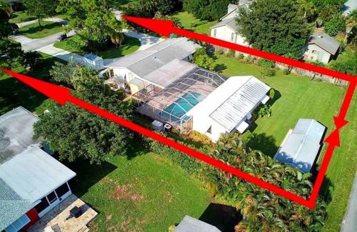 Hunt Club House | Remodeled Palm Haven Escape, Movie Room, Backyard