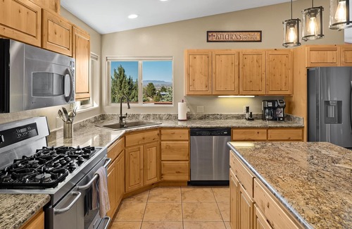 Cottonwood-Verde Village House | Remodeled! Panoramic Views! 20 Minutes from Sedona! Modern Southwest Comfort and