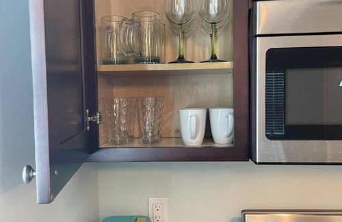 Stockton House | Remodeled Private 3BD, Hot Tub Woof Woof and Parking