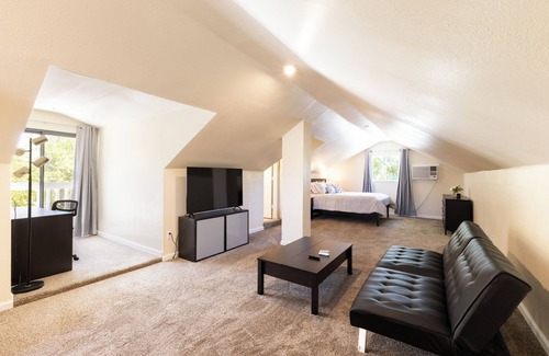 Arden-Arcade Apartment | Remodeled Private Studio in a Great Neighborhood