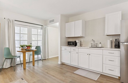 Ingleside Club Apartment | Remodeled Retreat | Pool | Hot Tub & Outdoor Fun