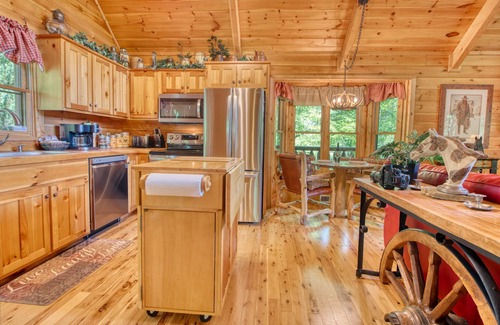 Wears Valley Cabin | REMODELED ROMANTIC LUXURY CABIN! MOUNTAIN VIEW