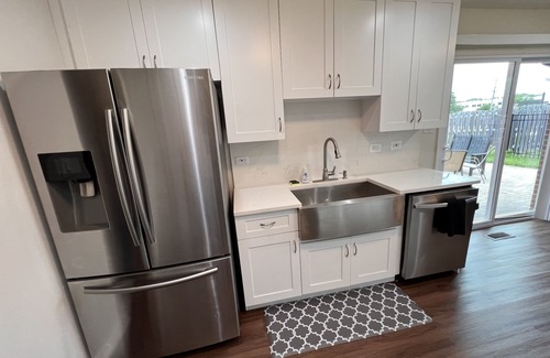 Darien House | Remodeled SFR w/fireplace, super close to main highways and Chicago
