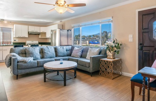 Ontario House | Remodeled~Single Story~Next to Rancho Cucamonga/Fwy 10/ONT Airport~Monthly~讲中文